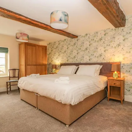 Copmanthorpe Hall Holiday home *